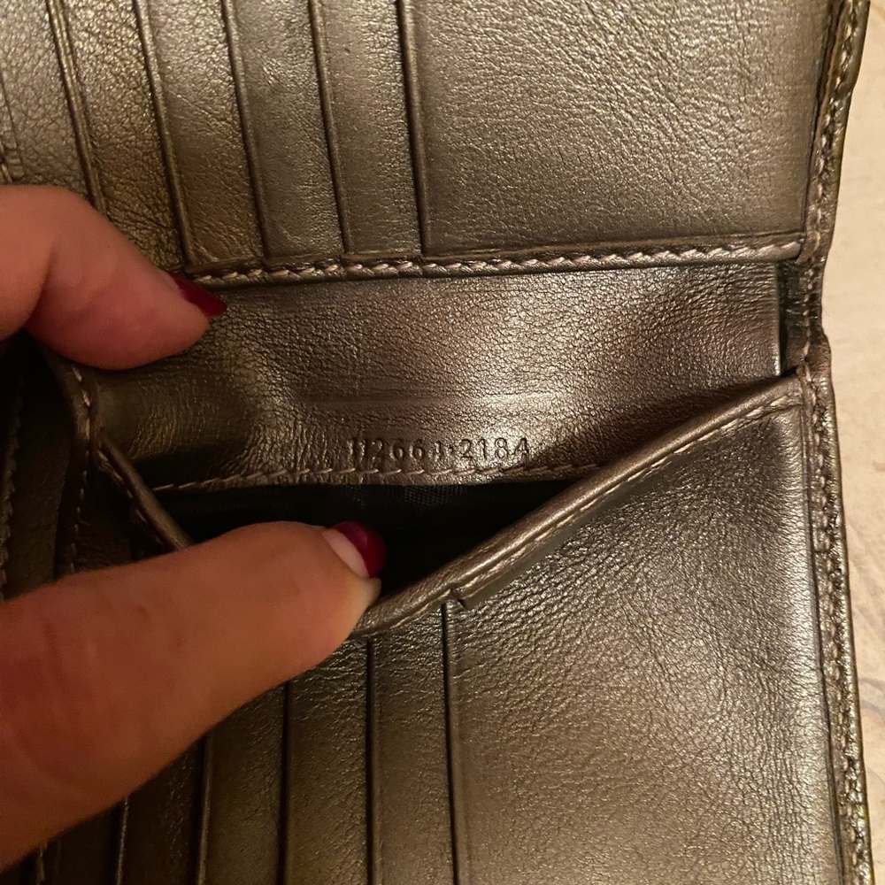 Gucci - GUC - Metallic Guccissima Monogram Bifold Wallet with Gold Accent - Picture 7 of 12